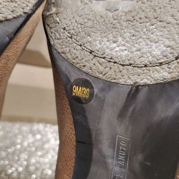 ON HOLD!  VINCE CAMUTO Hadley Bootie - Size 9 - Picture 8 of 9